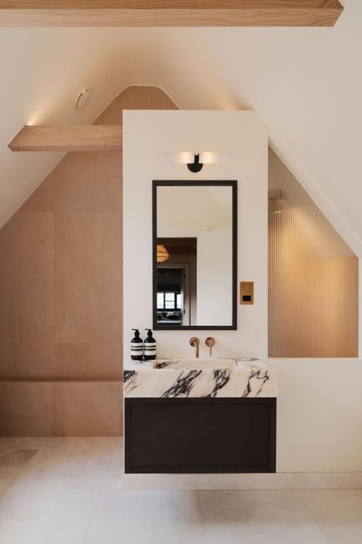Knightsbridge Duplex On Elegant Walton Street