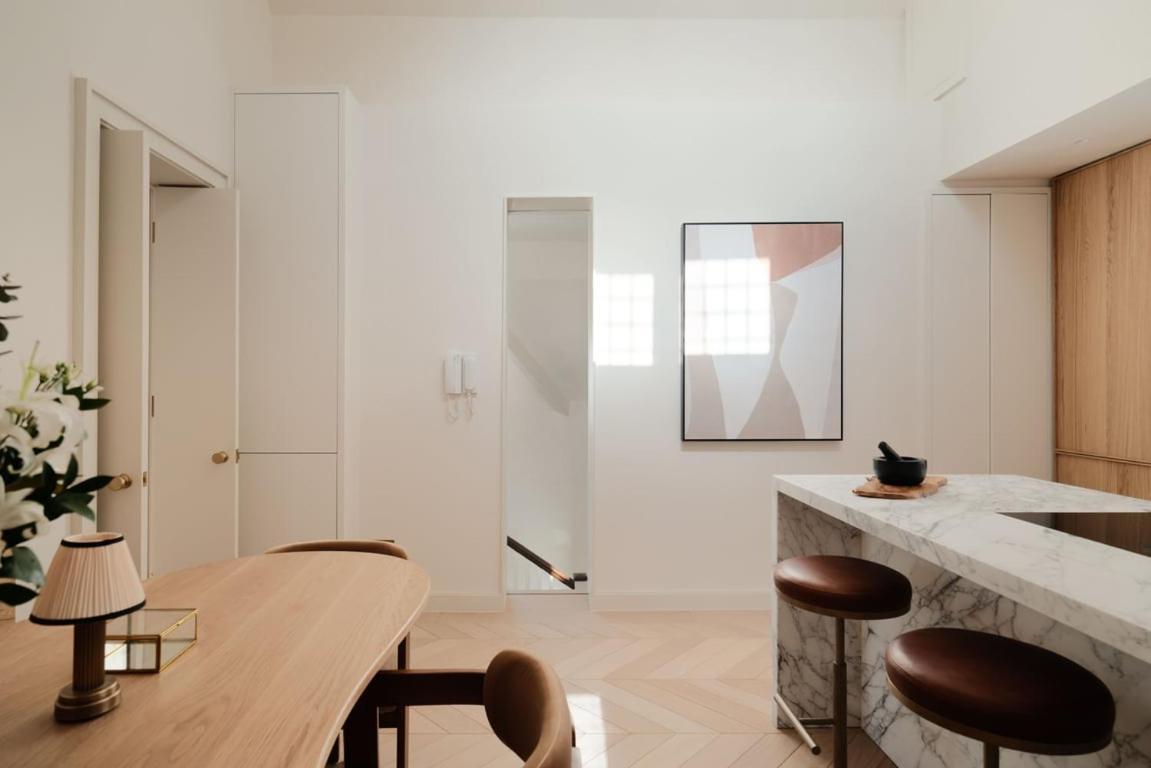 Knightsbridge Duplex On Elegant Walton Street
