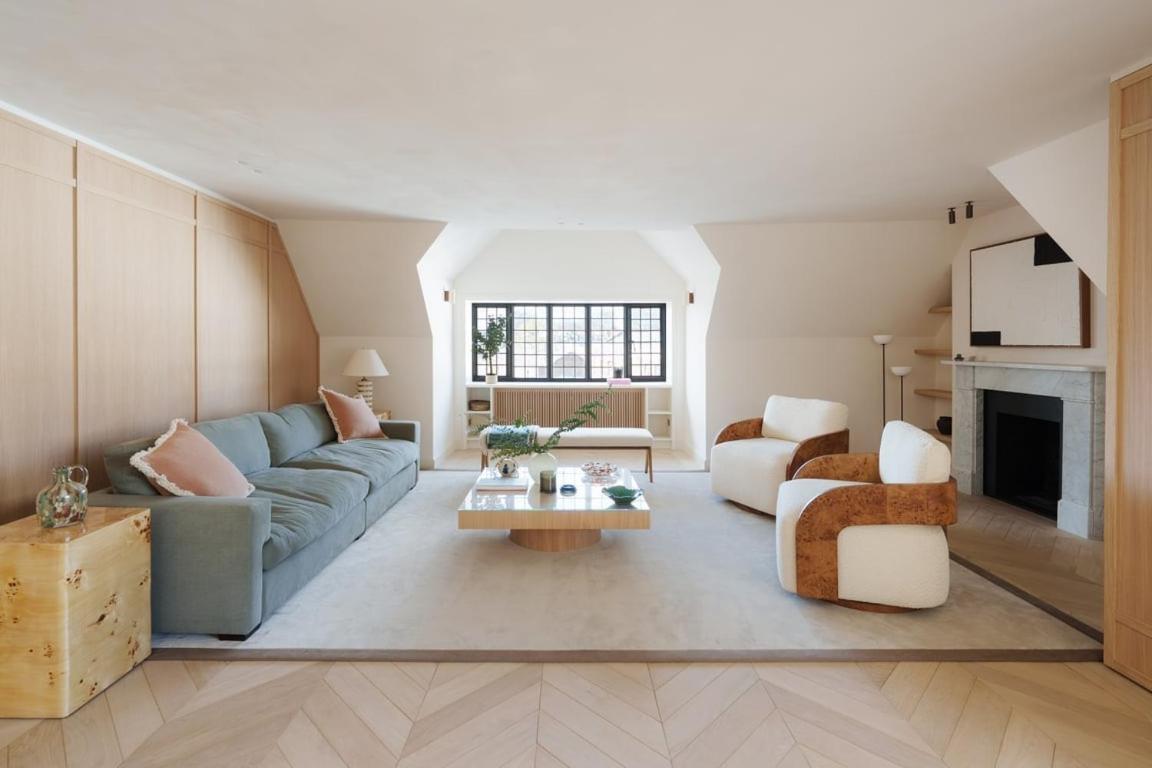 Knightsbridge Duplex On Elegant Walton Street *